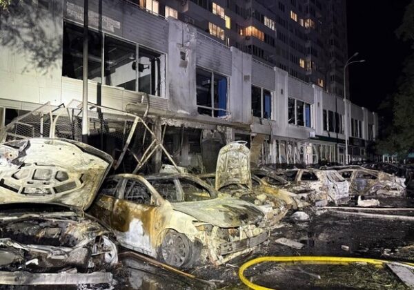 Одесса ночью под атакой дронов: сгоревшие авто, поврежденные многоэтажки, пострадавший Одесса ночью под атакой дронов: сгоревшие авто, поврежденные многоэтажки, пострадавший