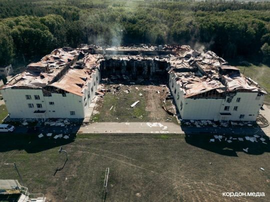 Корпус Сумського університету зруйновано внаслідок удару росіян (фото, відео)