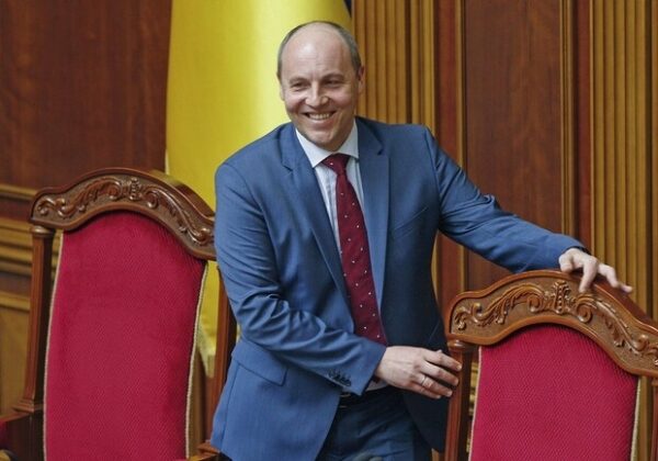 Петиция о присвоении Андрею Парубию звания Героя Украины собрала более 25 тысяч голосов Петиция о присвоении Андрею Парубию звания Героя Украины собрала более 25 тысяч голосов