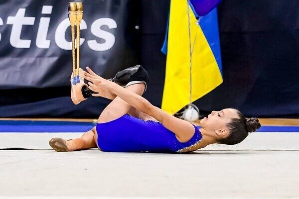 Потеряла ногу из-за обстрела Одесчины: девятилетняя Саша Паскаль завоевала золото на турнире по гимнастике