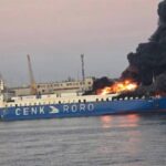 В Одессе после взрывов загорелось судно: травмирован, официальные службы проверяют последствия
