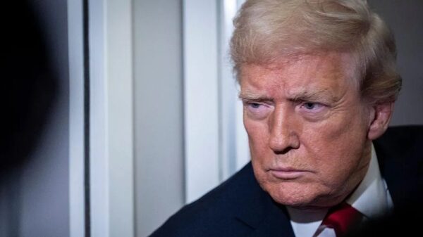 Трамп освобождает финансовых мошенников