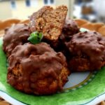 Хрустке зовні та ніжне всередині: рецепт домашнього печива у шоколадній глазурі