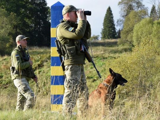 Штрафи до&nbsp;170 тисяч і&nbsp;тюрма: уряд готує покарання за&nbsp;незаконний виїзд за&nbsp;кордон
