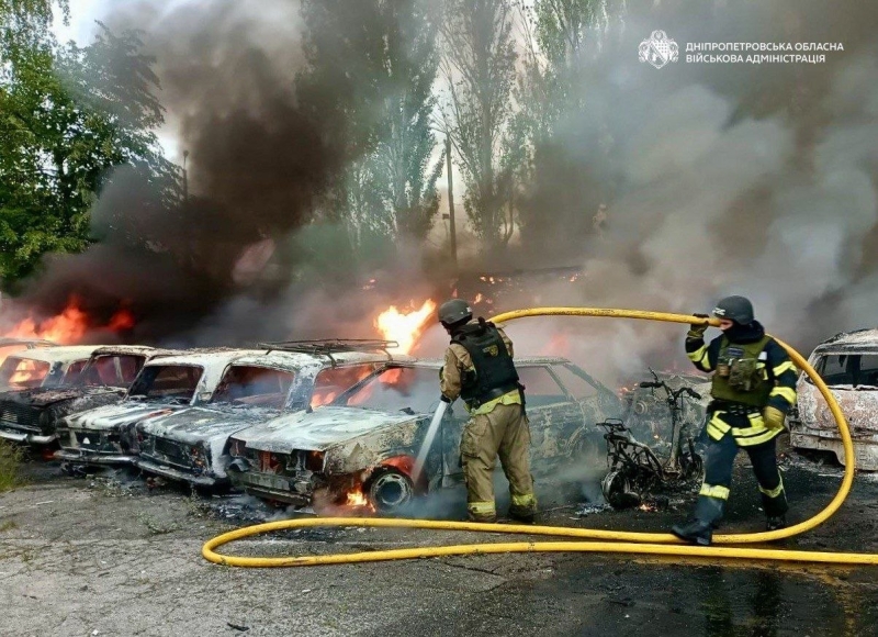 Пошкоджено будинки і&nbsp;метро, тисячі людей залишилися без світла: наслідки потужної атаки рф (фото)